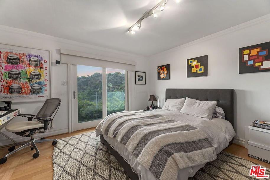 8414 Edwin Dr, Los Angeles, CA 90046-4