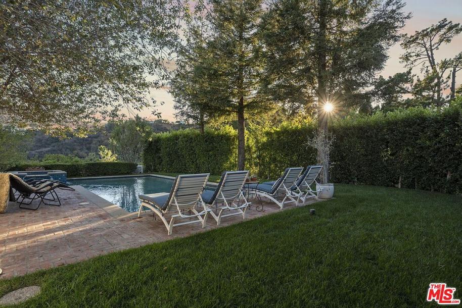 8414 Edwin Dr, Los Angeles, CA 90046-3