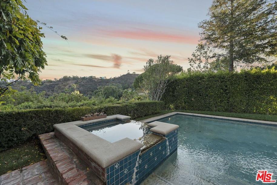 8414 Edwin Dr, Los Angeles, CA 90046-2