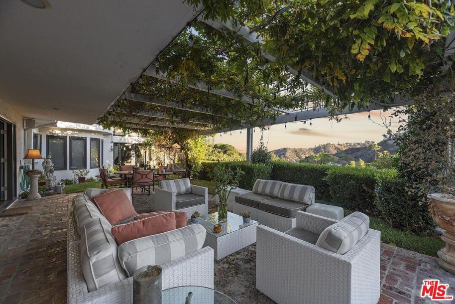 8414 Edwin Dr, Los Angeles, CA 90046-26