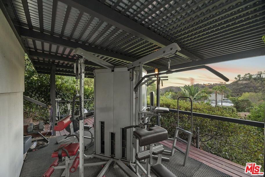 8414 Edwin Dr, Los Angeles, CA 90046-37