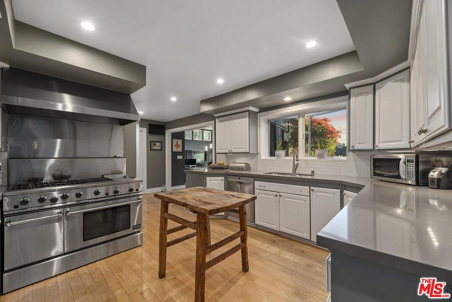 8414 Edwin Dr, Los Angeles, CA 90046-12
