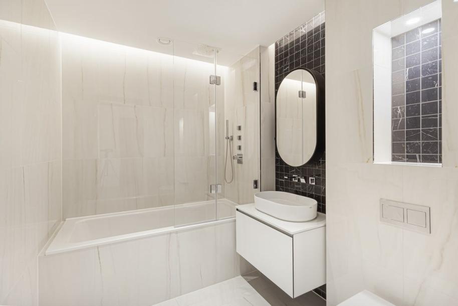 Bayswater Road, Greater London, London, England W2-8