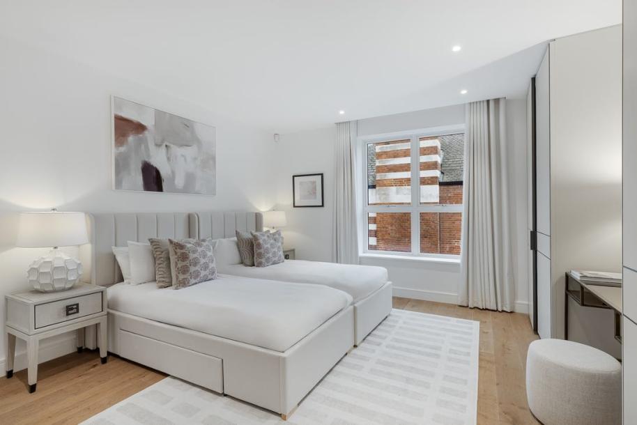 Bayswater Road, Greater London, London, England W2-2