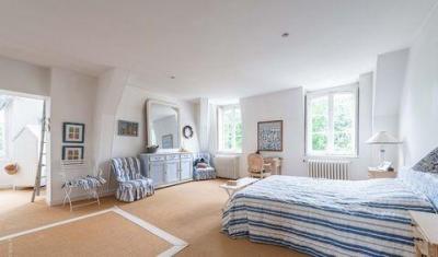 Paris, Île-de-France, Address available on request