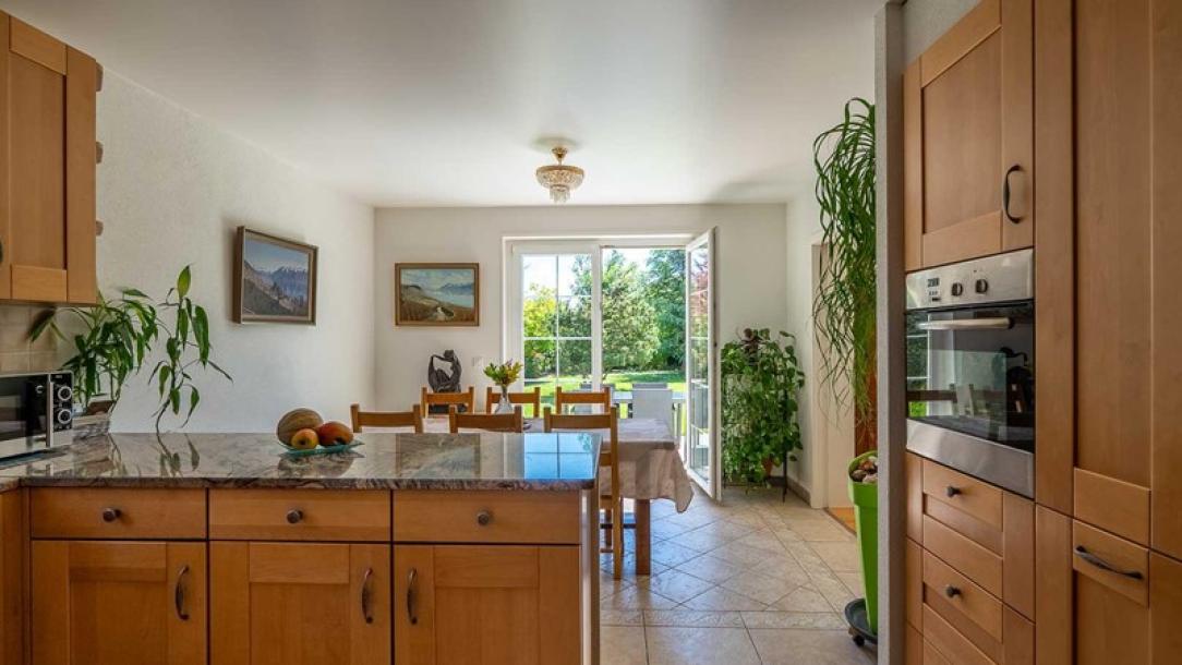 Commugny - detached villa in a green setting-3