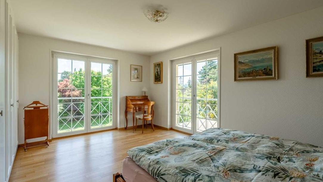 Commugny - detached villa in a green setting-9