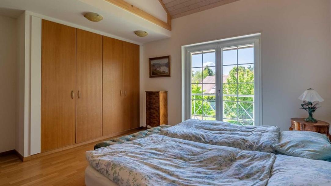 Commugny - detached villa in a green setting-19