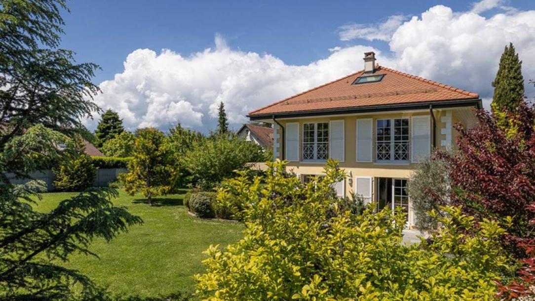 Commugny - detached villa in a green setting-1