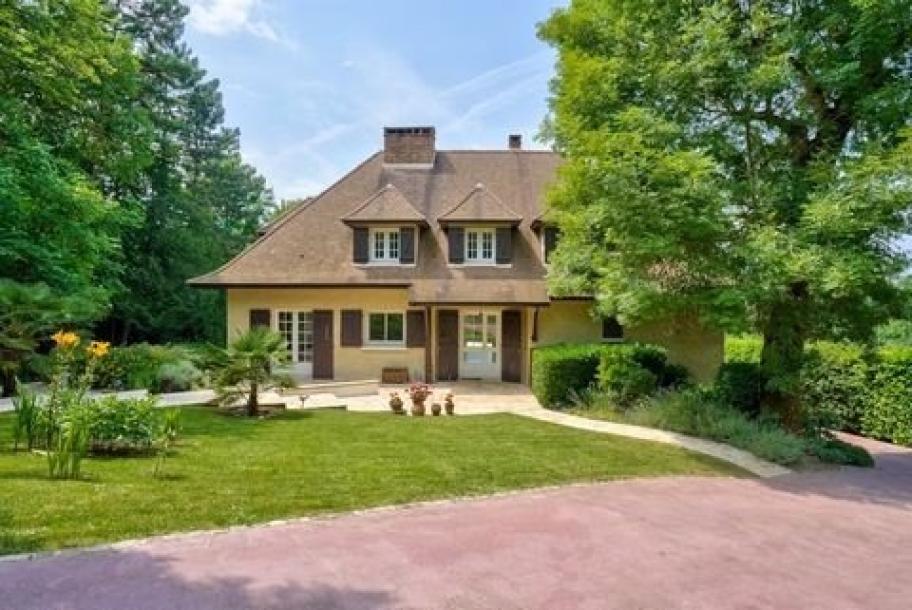 Paris, Île-de-France, Address available on request-15