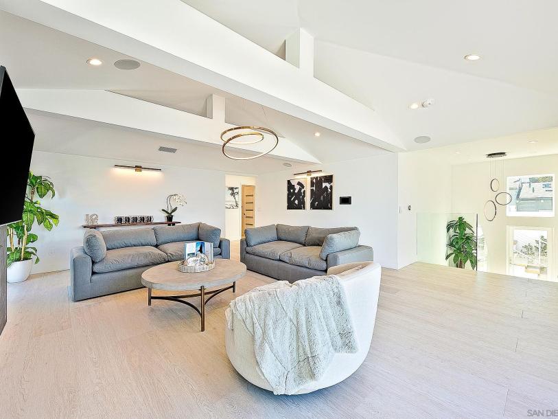 303 Sea Ln, La Jolla, CA 92037-37