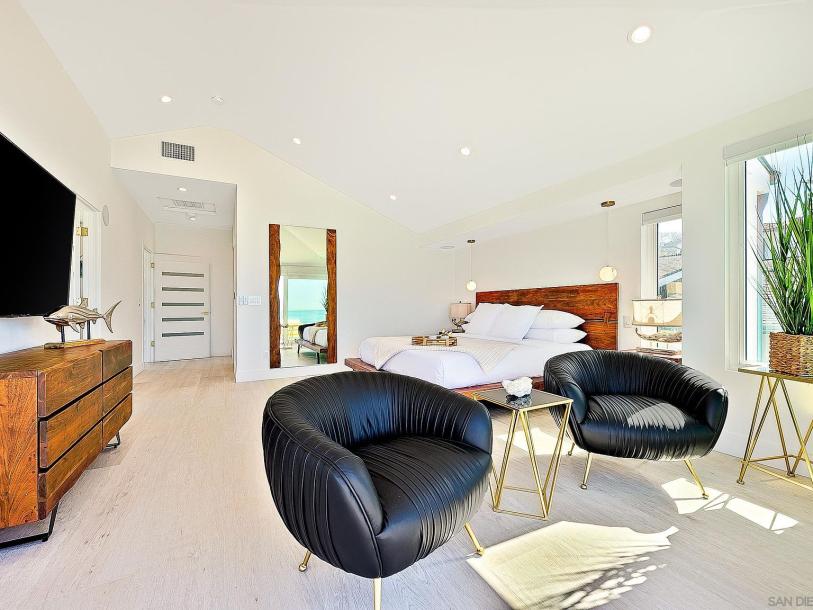 303 Sea Ln, La Jolla, CA 92037-39