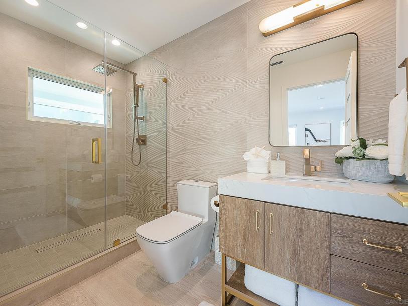 303 Sea Ln, La Jolla, CA 92037-28