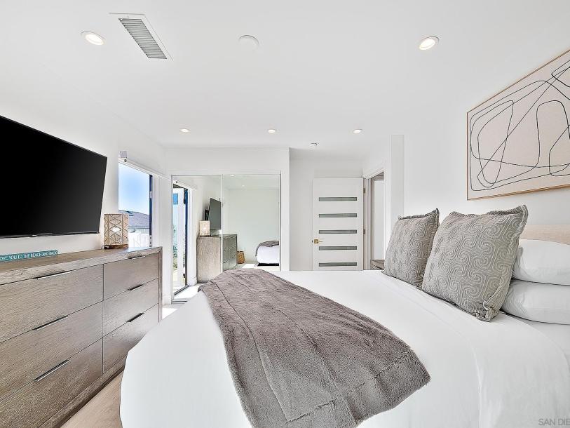 303 Sea Ln, La Jolla, CA 92037-31