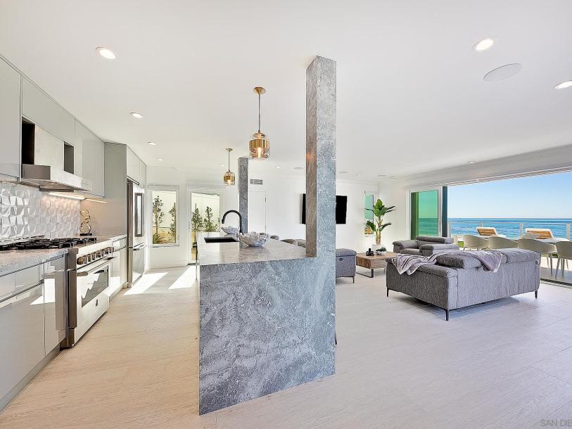 303 Sea Ln, La Jolla, CA 92037-32