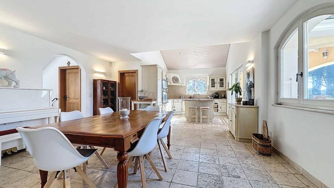 Magnificent southern-style detached villa with swimming pool-9