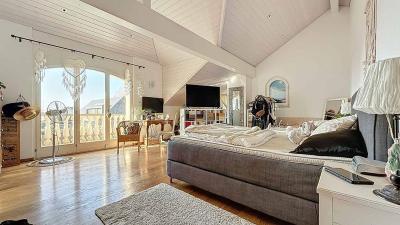 Magnificent southern-style detached villa with swimming pool