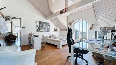 Magnificent southern-style detached villa with swimming pool