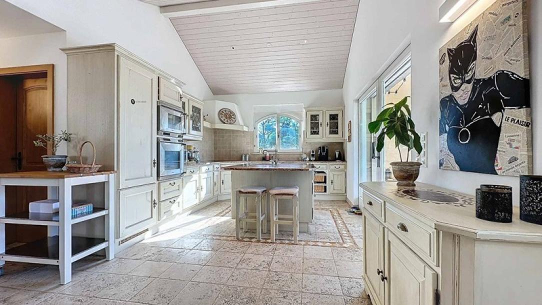Magnificent southern-style detached villa with swimming pool-12