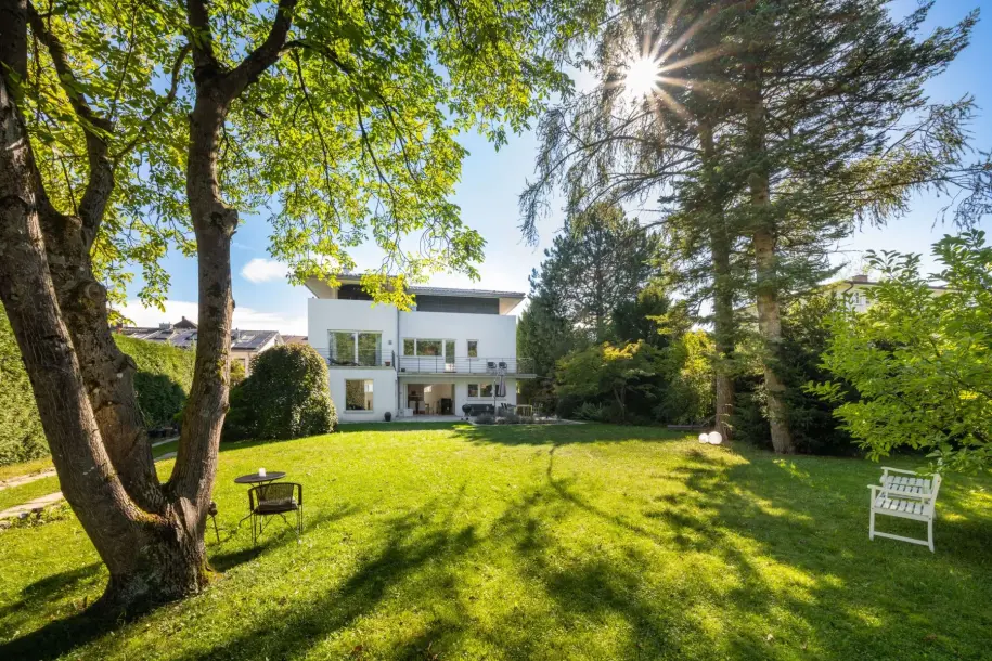 Modern villa on a spacious plot with separate bungalow Munich, BA, Germany-1
