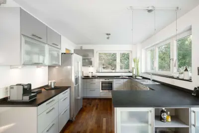 Modern Architecture: Merging Function and Aesthetics
