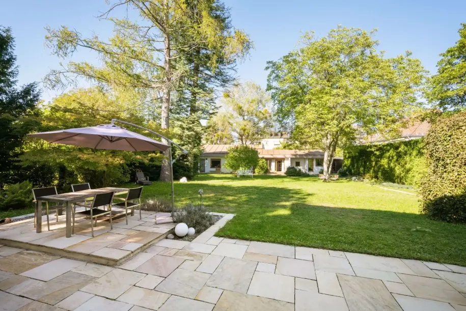 Modern villa on a spacious plot with separate bungalow Munich, BA, Germany-5