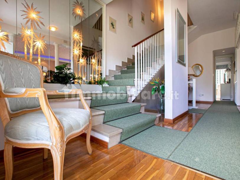Detached house via Amipsia, Casal Palocco, Rome-3