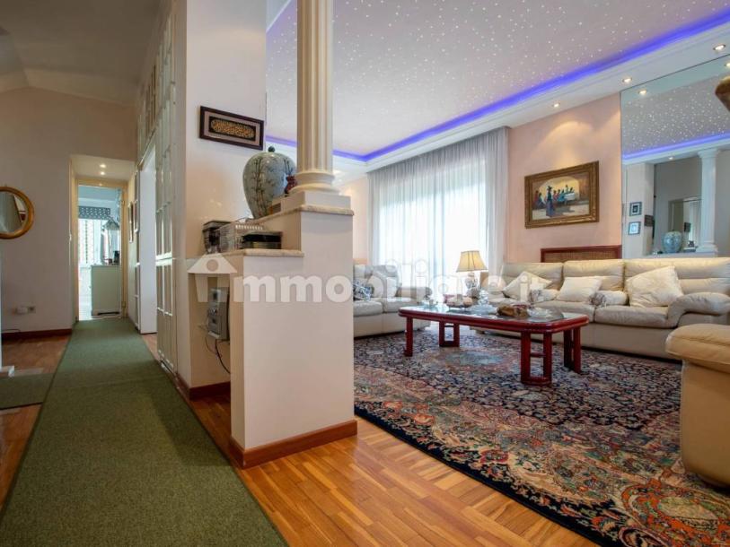 Detached house via Amipsia, Casal Palocco, Rome-4