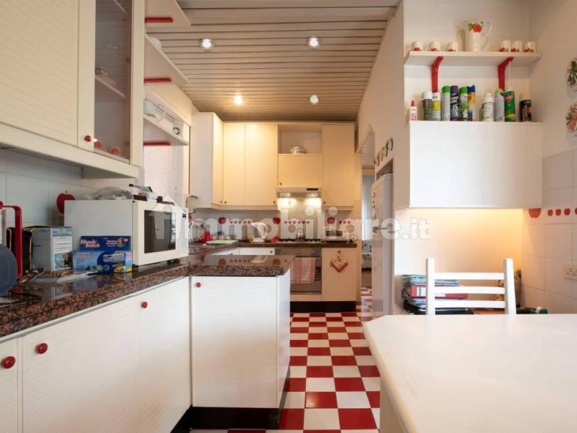 Detached house via Amipsia, Casal Palocco, Rome-13