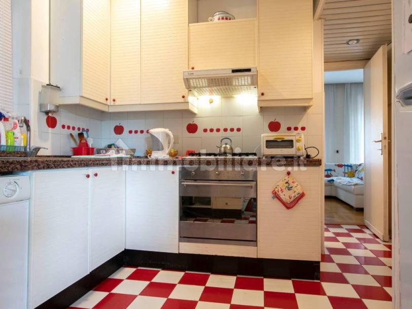 Detached house via Amipsia, Casal Palocco, Rome-14