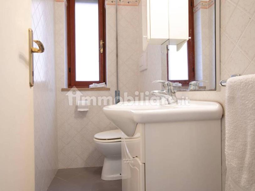 Detached house via Amipsia, Casal Palocco, Rome-17