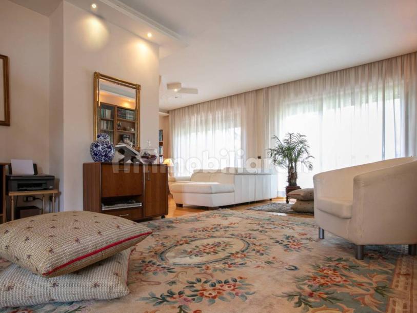 Detached house via Amipsia, Casal Palocco, Rome-20