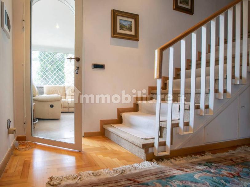 Detached house via Amipsia, Casal Palocco, Rome-22