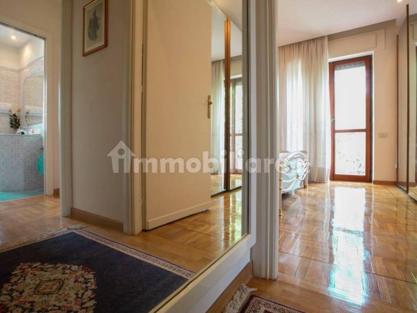 Detached house via Amipsia, Casal Palocco, Rome-23