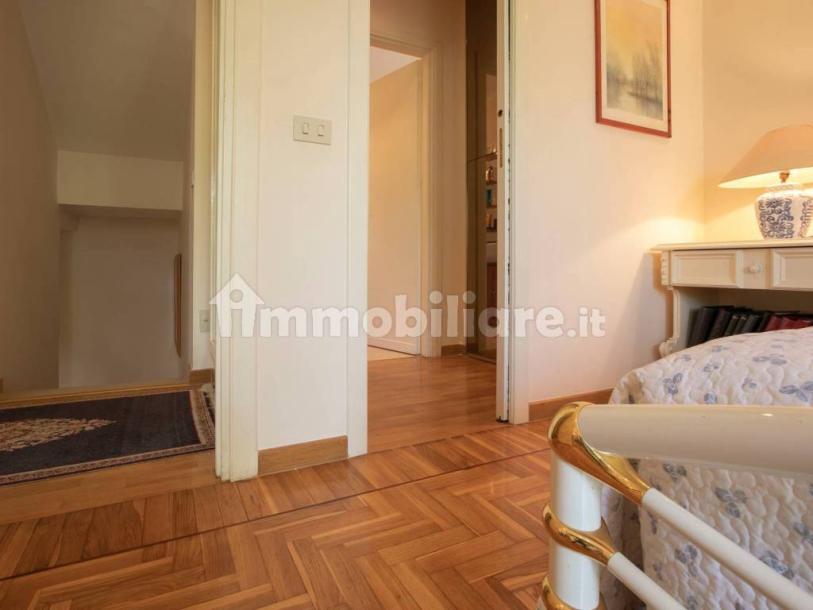 Detached house via Amipsia, Casal Palocco, Rome-24