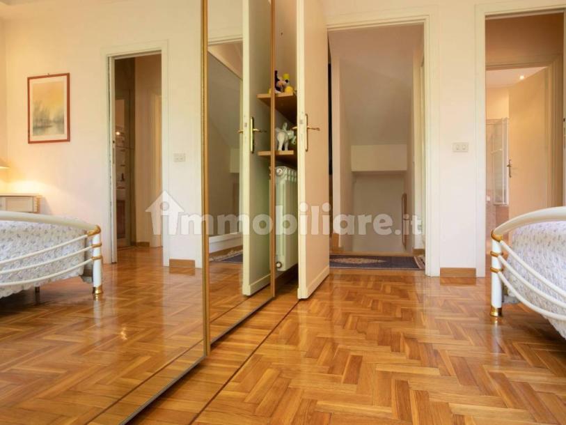 Detached house via Amipsia, Casal Palocco, Rome-25