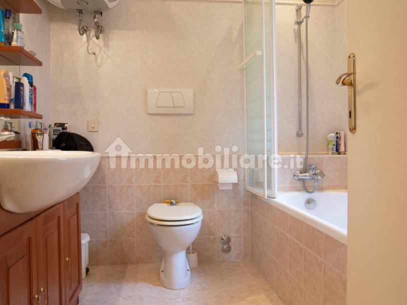 Detached house via Amipsia, Casal Palocco, Rome-27