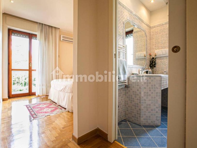 Detached house via Amipsia, Casal Palocco, Rome-28