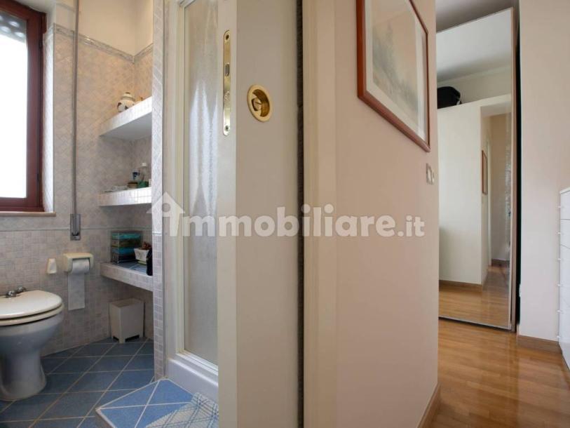Detached house via Amipsia, Casal Palocco, Rome-30
