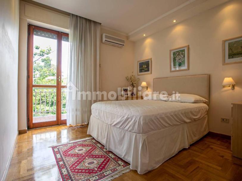 Detached house via Amipsia, Casal Palocco, Rome-31
