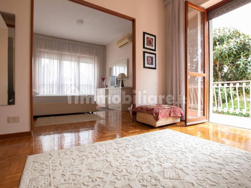 Detached house via Amipsia, Casal Palocco, Rome-37