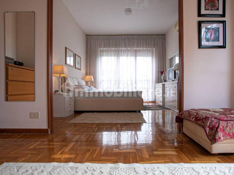 Detached house via Amipsia, Casal Palocco, Rome-38