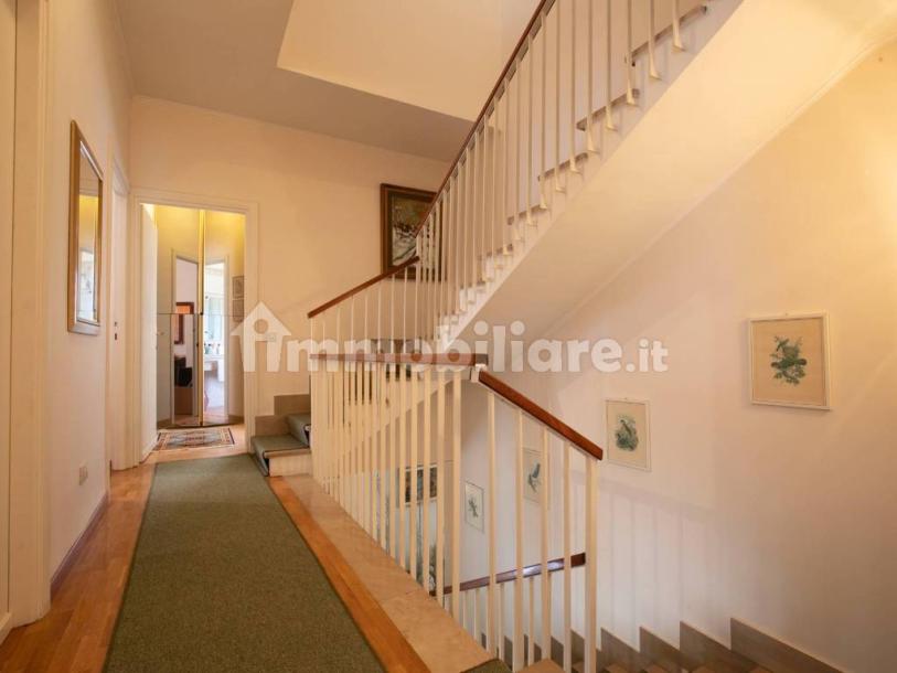 Detached house via Amipsia, Casal Palocco, Rome-43