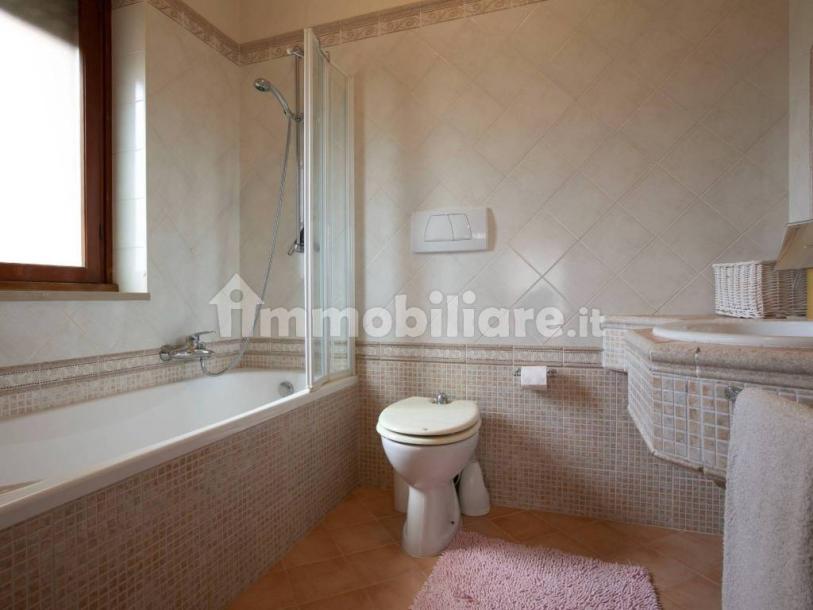 Detached house via Amipsia, Casal Palocco, Rome-47