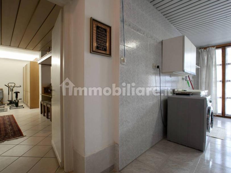 Detached house via Amipsia, Casal Palocco, Rome-59