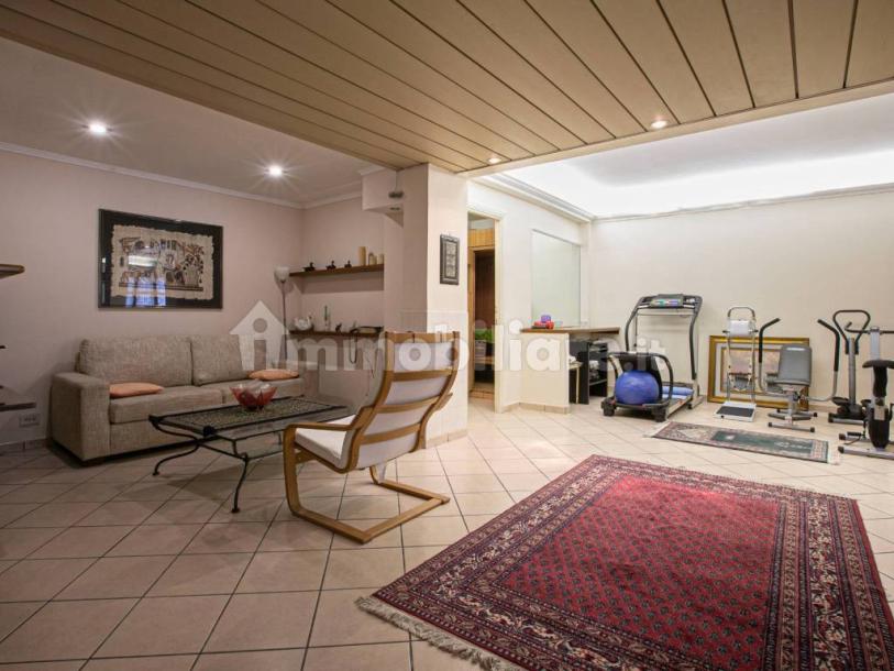Detached house via Amipsia, Casal Palocco, Rome-61
