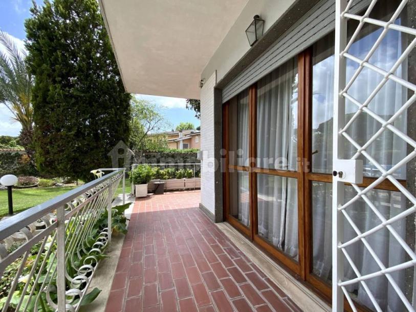 Detached house via Amipsia, Casal Palocco, Rome-66