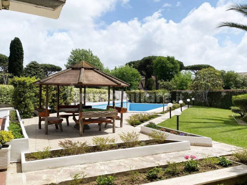 Detached house via Amipsia, Casal Palocco, Rome-67