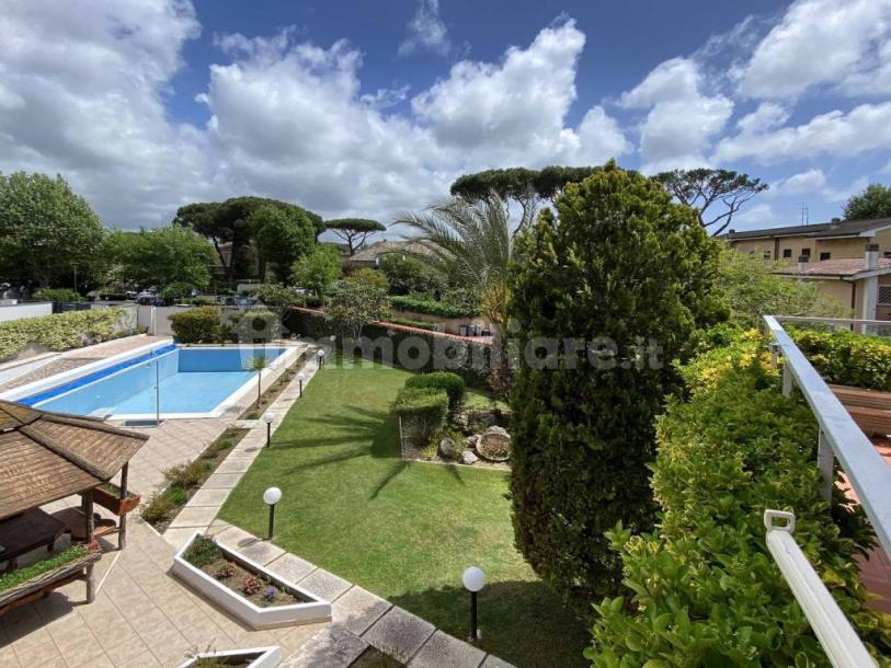 Detached house via Amipsia, Casal Palocco, Rome-68