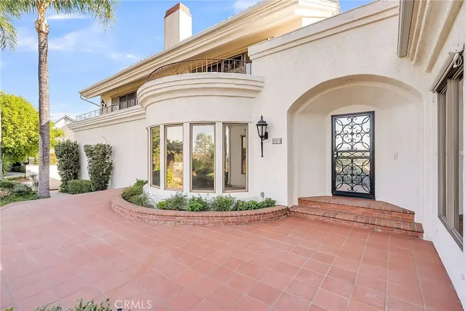 2572 Sunset Dr, Riverside, CA 92506-11